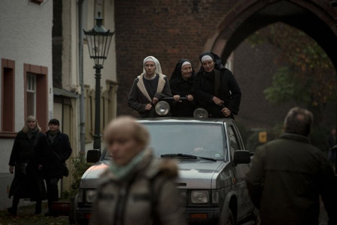 Das Kloster bleibt im Dorf - Filmfotók - Alina Levshin, Gertrud Roll, Suzanne von Borsody