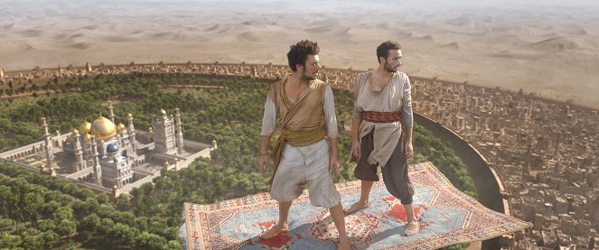 Les Nouvelles Aventures d'Aladin - Van film - Kev Adams, William Lebghil