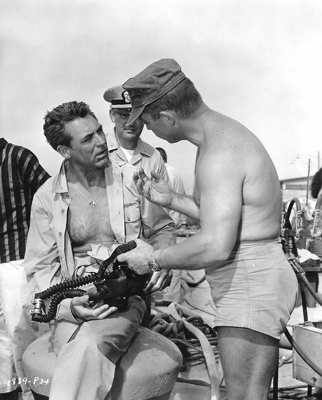 Fehérnemű hadművelet - Forgatási fotók - Cary Grant