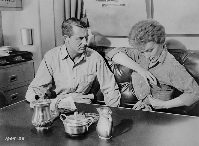 Unternehmen Petticoat - Filmfotos - Cary Grant, Joan O'Brien