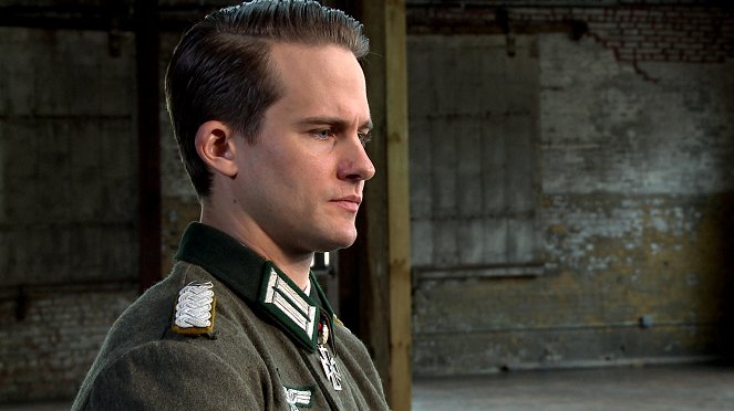 Last Days of the Nazis - De la película