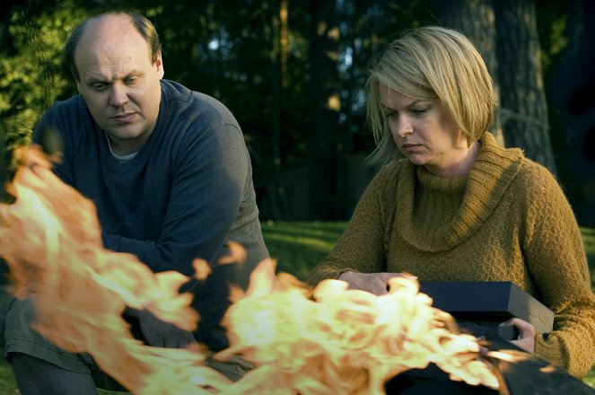 Divorcio a la finlandesa - De la película - Hannu-Pekka Björkman, Elina Knihtilä