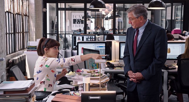 The Intern - Van film - Christina Scherer, Robert De Niro