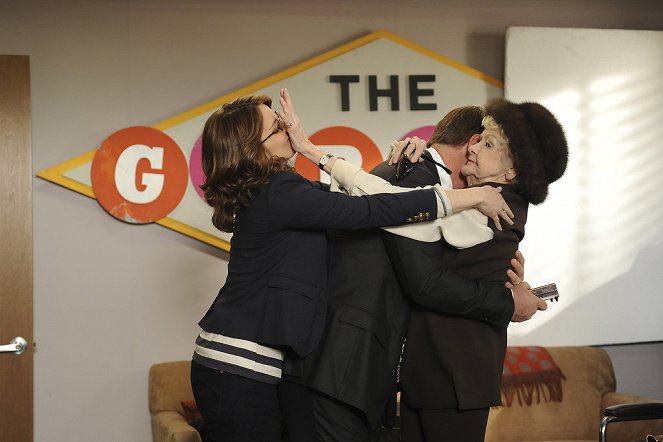 30 Rock - Season 6 - Meet the Woggels! - Photos - Tina Fey, Elaine Stritch