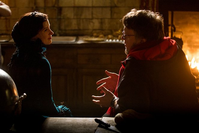 Purpurový vrch - Z nakrúcania - Jessica Chastain, Guillermo del Toro