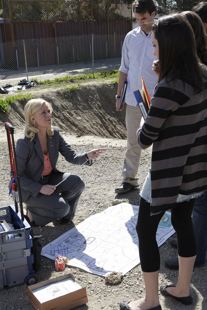 Parks and Recreation - Season 1 - Canvassing - Photos - Amy Poehler, Paul Schneider