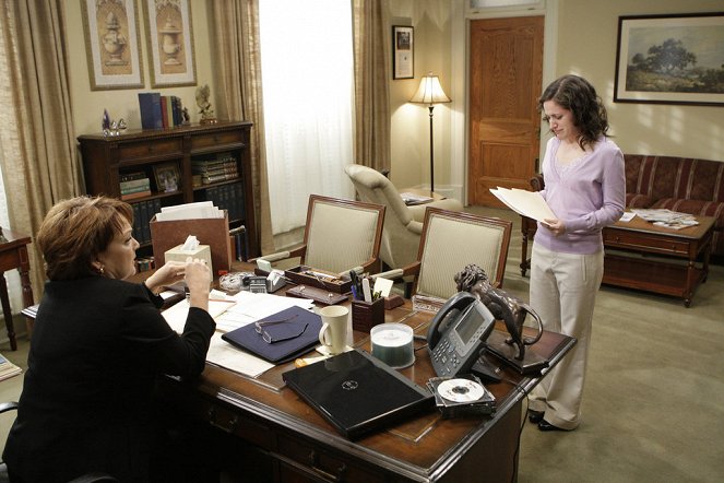 Parks and Recreation - Season 1 - Canvassing - Photos - Pamela Reed