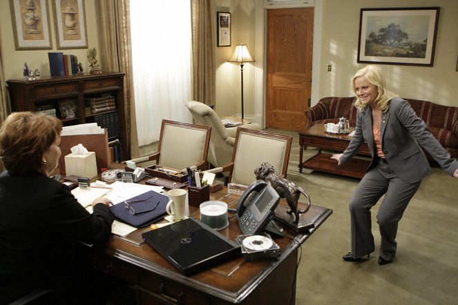 Parks and Recreation - Season 1 - Canvassing - Photos - Amy Poehler