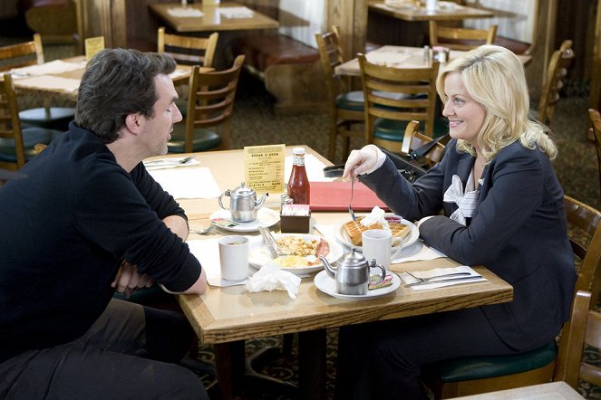 Parks and Recreation - The Reporter - Photos - Paul Schneider, Amy Poehler
