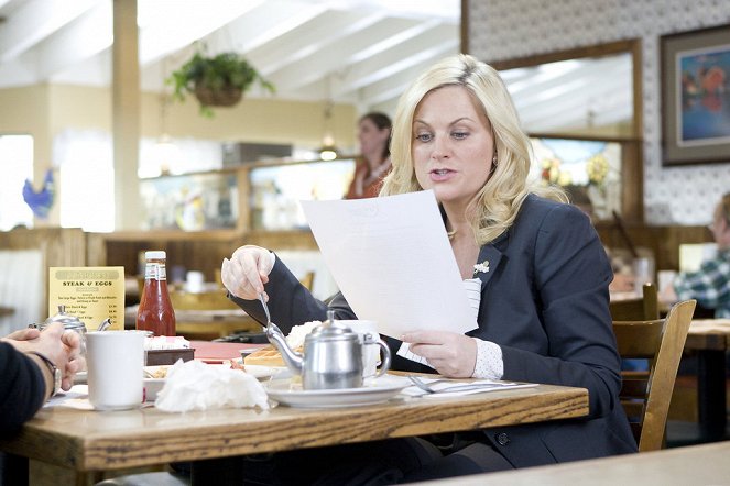 Parks and Recreation - Season 1 - The Reporter - Photos - Amy Poehler