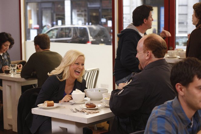 Parks and Recreation - Christmas Scandal - Photos - Amy Poehler, Louis C.K.