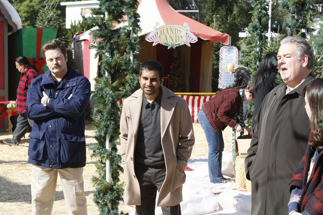 Parks and Recreation - Christmas Scandal - Photos - Nick Offerman, Aziz Ansari, Jim O’Heir