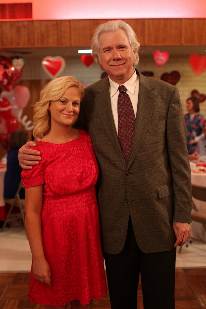 Parks and Recreation - Galentine's Day - Promo - Amy Poehler, John Larroquette