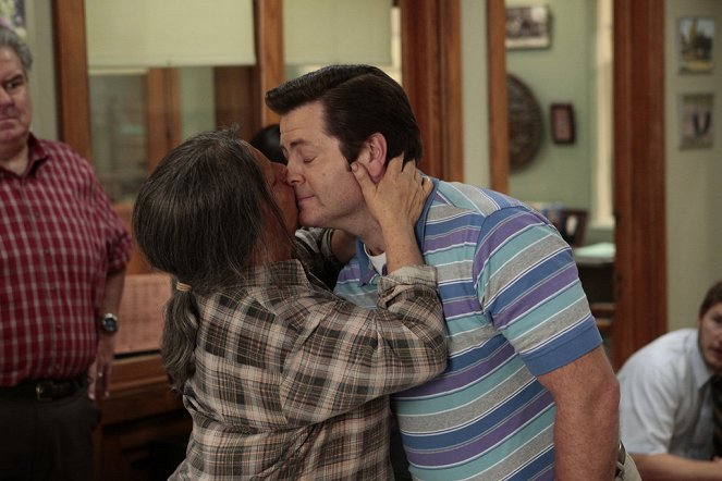 Parks and Recreation - Season 4 - Ron & Tammys - Photos - Paula Pell, Nick Offerman