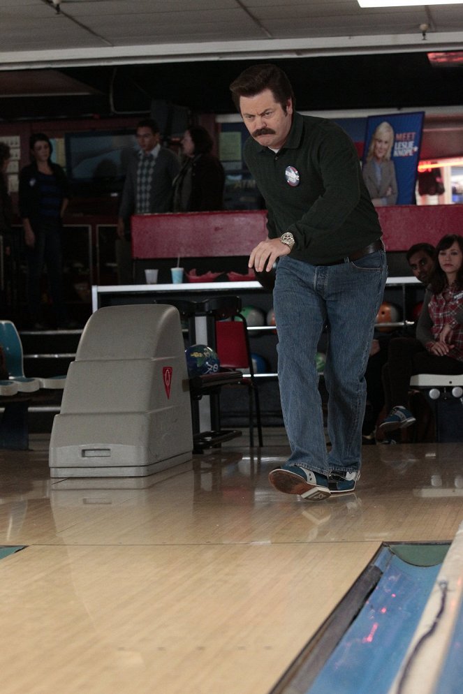 Parks and Recreation - Season 4 - Bowling for Votes - Photos - Nick Offerman