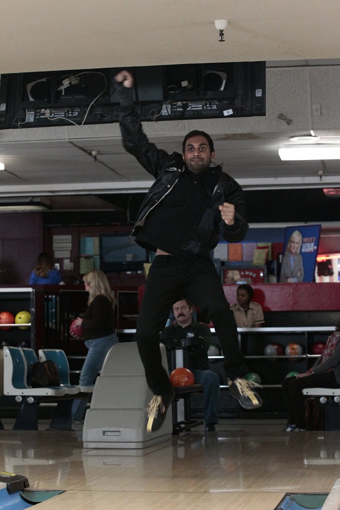 Parks and Recreation - Bowling for Votes - Photos - Aziz Ansari