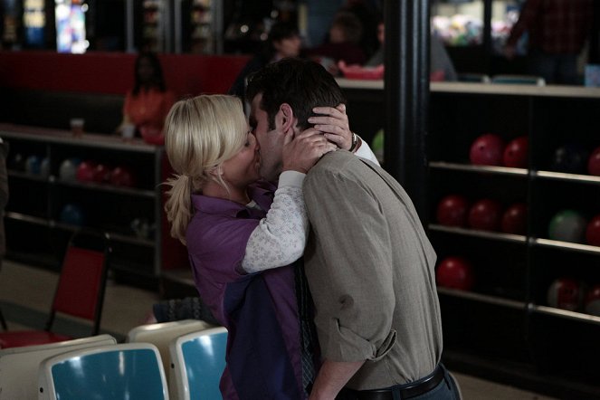 Parks and Recreation - Bowling for Votes - Van film - Amy Poehler, Adam Scott