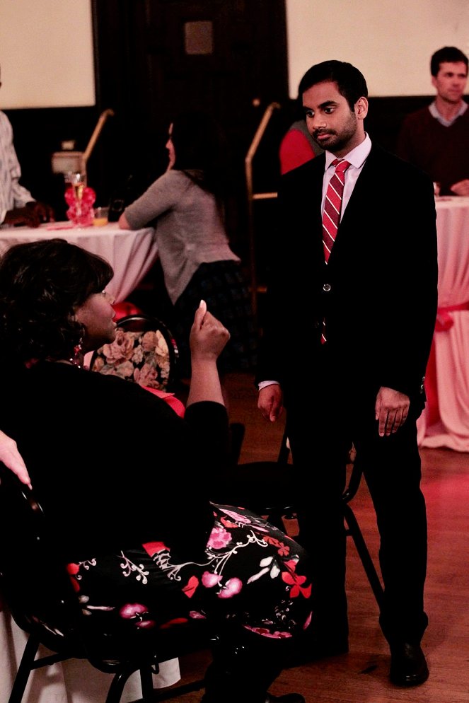 Parks and Recreation - Season 4 - Operation Ann - Photos - Retta, Aziz Ansari