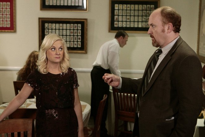 Parks and Recreation - Dave Returns - Photos - Amy Poehler, Louis C.K.