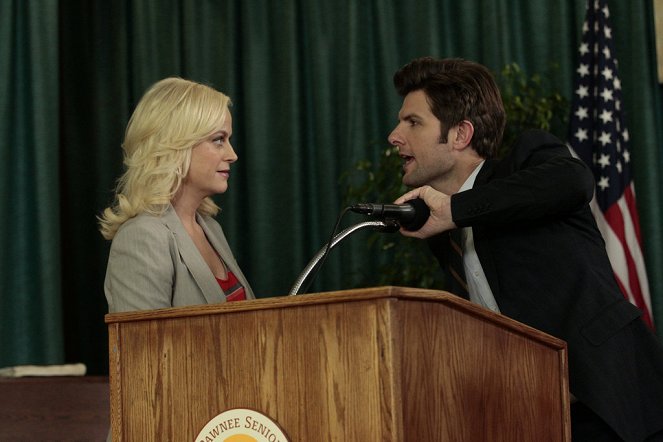 Parks and Recreation - Campaign Shake-Up - Photos - Amy Poehler, Adam Scott