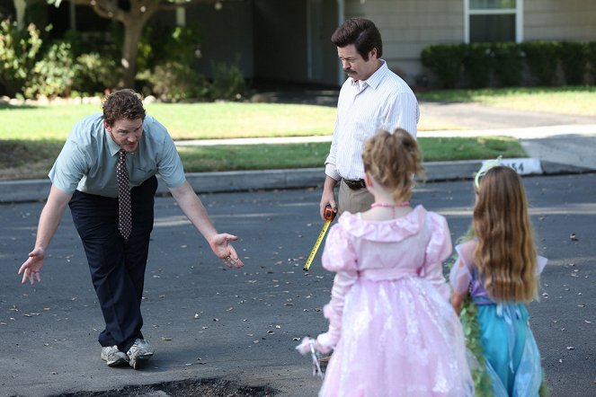 Parks and Recreation - Season 5 - How a Bill Becomes a Law - Photos - Chris Pratt, Nick Offerman