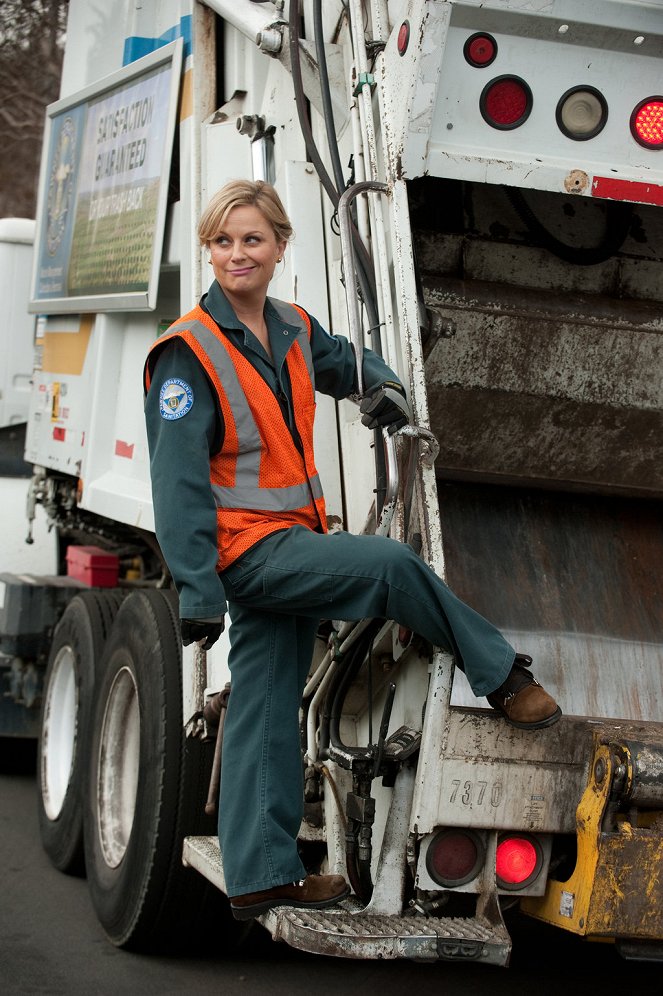 Parks and Recreation - Women in Garbage - Photos - Amy Poehler