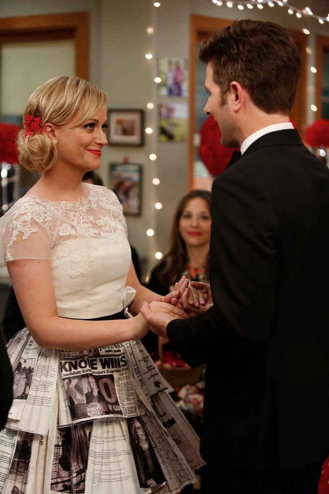 Parks and Recreation - Season 5 - Leslie and Ben - Photos - Amy Poehler