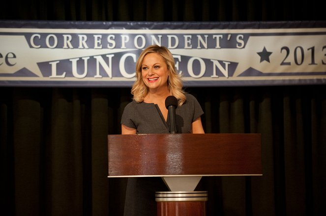 Parks and Recreation - Season 5 - Correspondents' Lunch - Photos - Amy Poehler