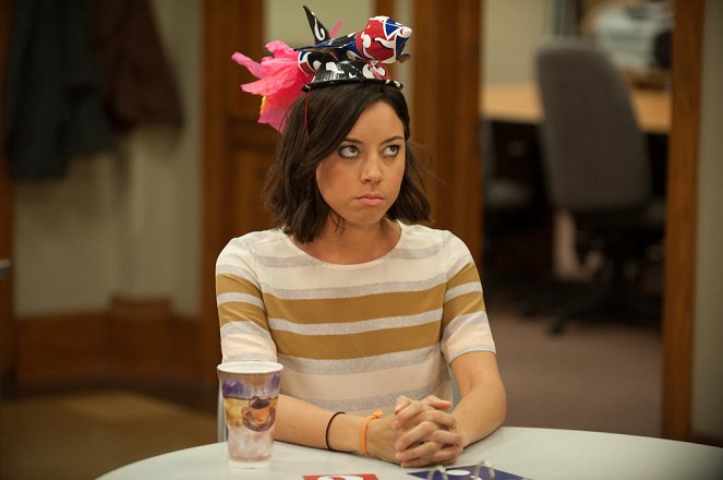Parks and Recreation - Gin It Up! - Photos - Aubrey Plaza