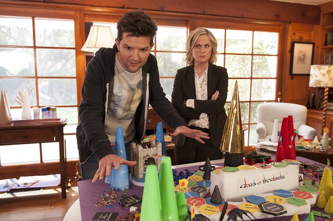 Parks and Recreation - The Cones of Dunshire - Photos - Adam Scott, Amy Poehler