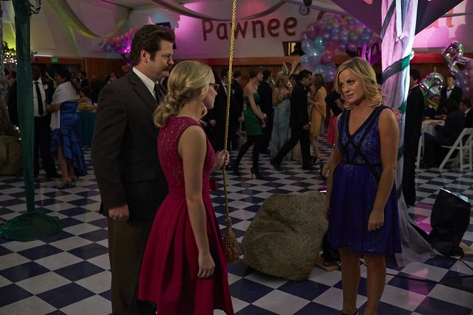 Parks and Recreation - Prom - Photos - Nick Offerman, Amy Poehler
