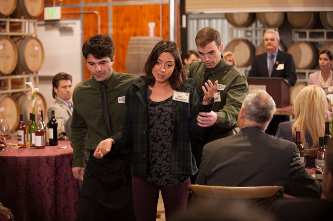 Parks and Recreation - Flu Season 2 - Photos - Aubrey Plaza