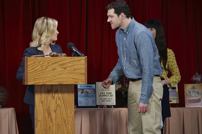 Parks and Recreation - One in 8,000 - Photos - Amy Poehler, Billy Eichner