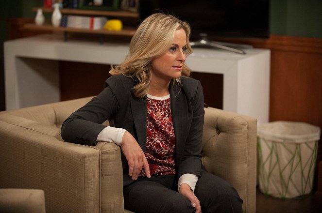 Parks and Recreation - Save JJ's - Photos - Amy Poehler