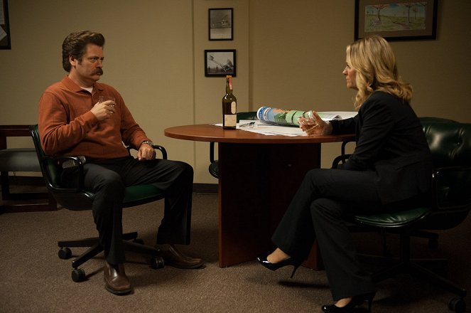 Parks and Recreation - Save JJ's - Photos - Nick Offerman, Amy Poehler