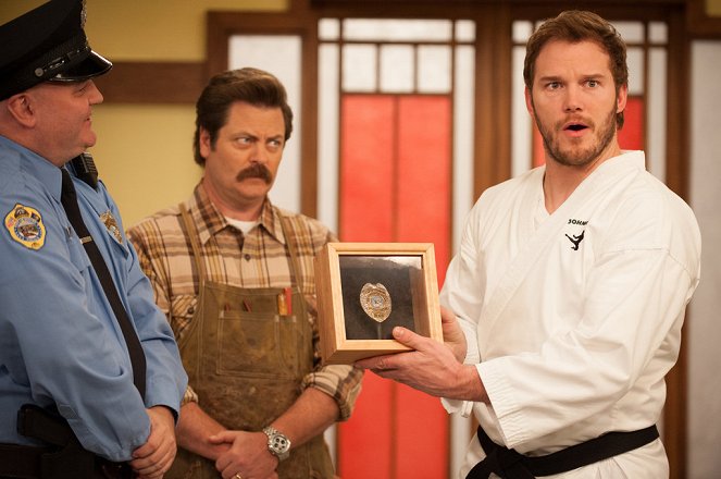 Parks and Recreation - Season 7 - The Johnny Karate Super Awesome Musical Explosion Show - Photos - Nick Offerman, Chris Pratt