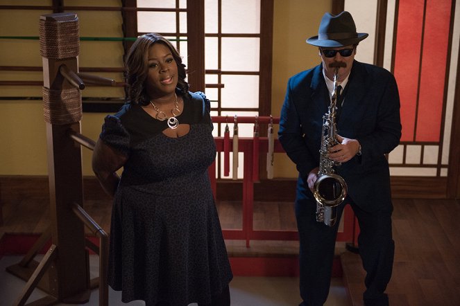 Parks and Recreation - Season 7 - The Johnny Karate Super Awesome Musical Explosion Show - Photos - Retta, Nick Offerman