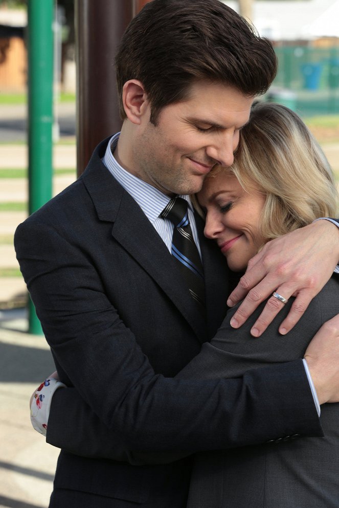 Parks and Recreation - Season 7 - One Last Ride: Part 1 - Photos - Adam Scott, Amy Poehler