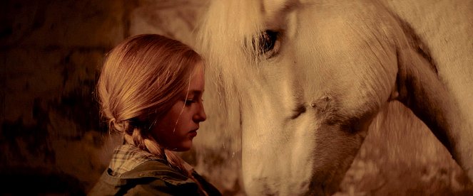 Die Legende der weißen Pferde - Filmfotos - Lucy Morton