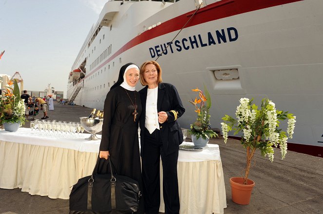 Das Traumschiff - Emirate - Photos - Marita Marschall, Heide Keller