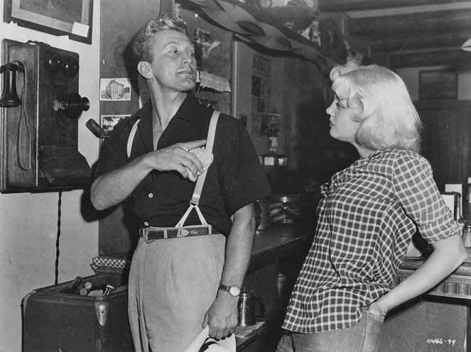 Ace in the Hole - Photos - Kirk Douglas, Jan Sterling