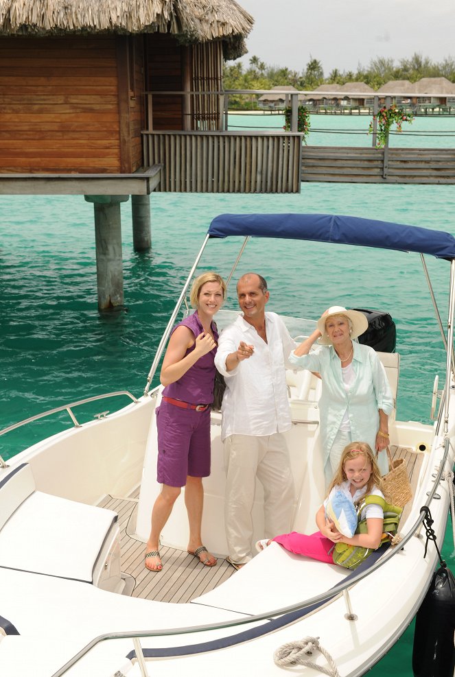 Das Traumschiff - Bora Bora - Photos - Julia Stinshoff, Christoph Maria Herbst, Maria Sebaldt, Paula Hartmann