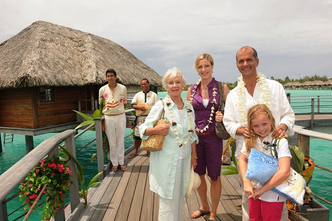 Das Traumschiff - Bora Bora - Kuvat elokuvasta - Maria Sebaldt, Julia Stinshoff, Christoph Maria Herbst, Paula Hartmann