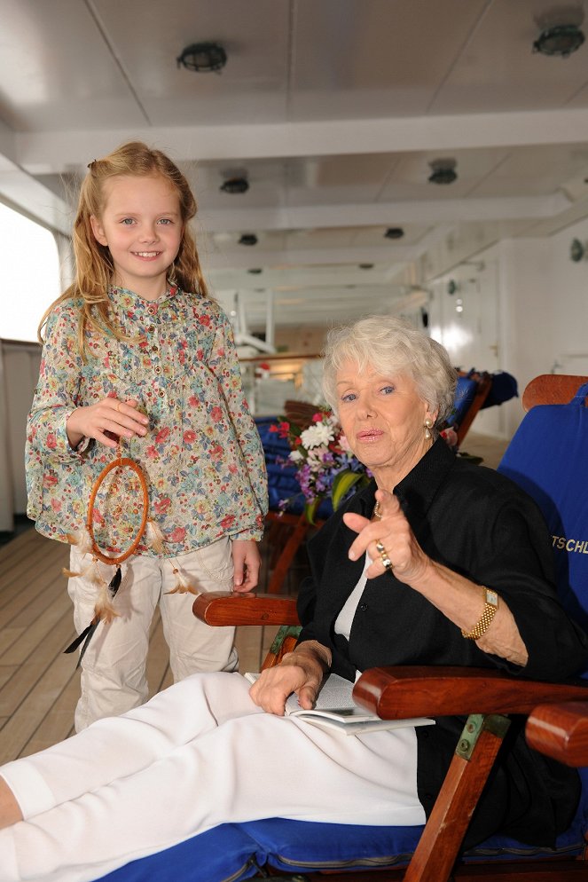 Das Traumschiff - Bora Bora - Promo - Paula Hartmann, Maria Sebaldt