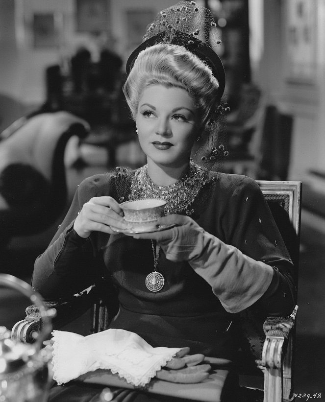 Crossroads - De la película - Claire Trevor