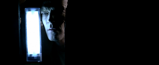 Darkness - Do filme - Iain Glen