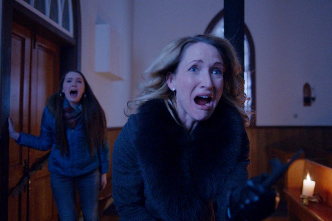 A Christmas Horror Story - Do filme - Amy Forsyth, Michelle Nolden