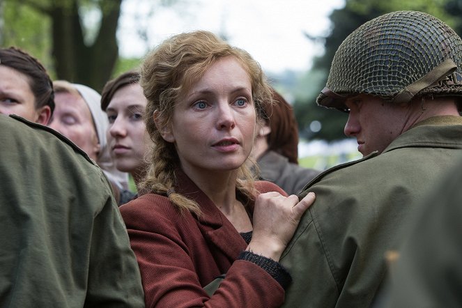 Tannbach, vartioitu kylä - Sodan päätyttyä - Kuvat elokuvasta - Nadja Uhl