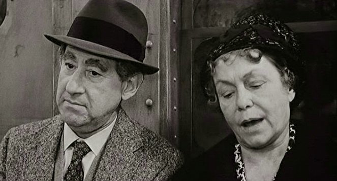 The Incident - De la película - Jack Gilford, Thelma Ritter