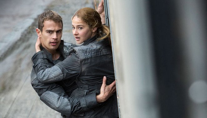 Divergent - Outolintu - Kuvat elokuvasta - Theo James, Shailene Woodley